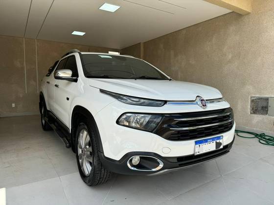 FIAT TORO 2.0 16V TURBO DIESEL RANCH 4WD AT9 FIAT TORO 2.0 16V TURBO DIESEL RANCH 4WD AT9